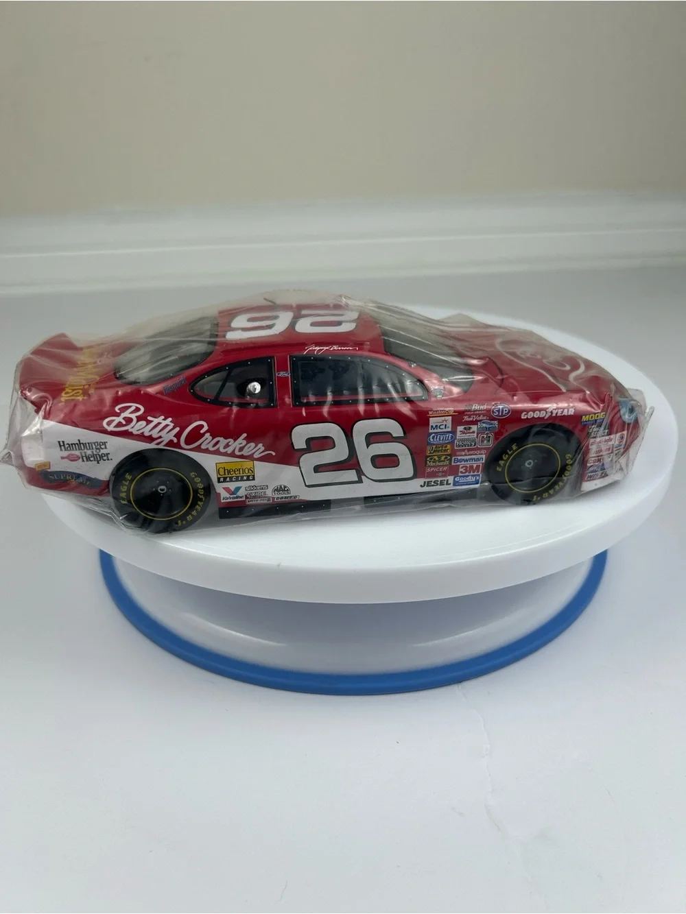 Racing Champions Johnny Benson 26 Betty Crocker 1:24 Diecast LE 195/1700 w/Cards